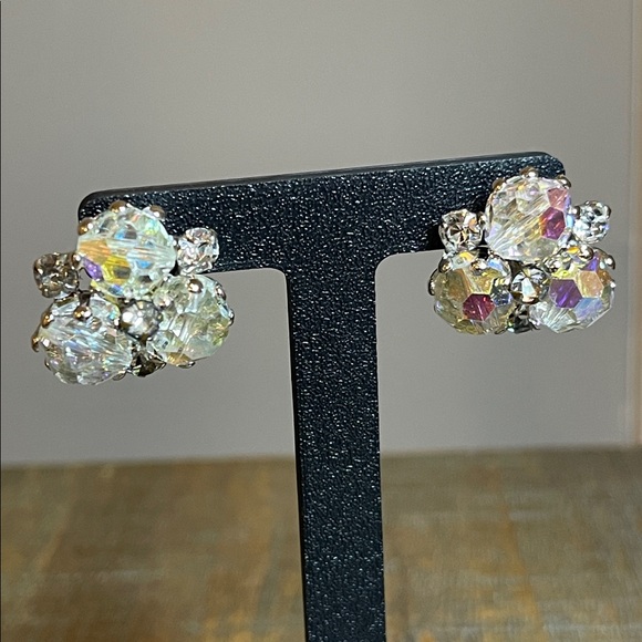 1950’s Coro Faceted Crystal & Rhinestone Cluster Clip-on Earrings - Picture 3 of 8